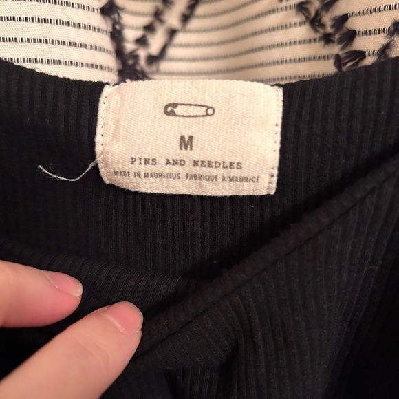 Pins and Needles off the shoulder long sleep crop top - Picture 3 of 3